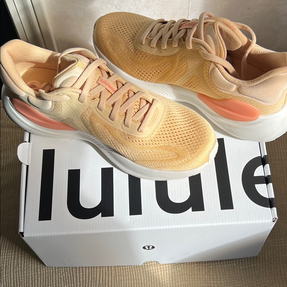 lululemon Beyondfeel running Women's Peach and White Sneakers